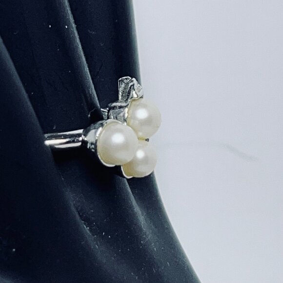 Avon Silver Tone, Clear Rhinestone & Faux Pearl Adjustable Statement Ring (R384) - Picture 4 of 6